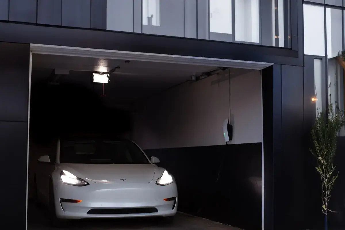 Mantenimiento de un coche eléctrico frente a uno de gasolina